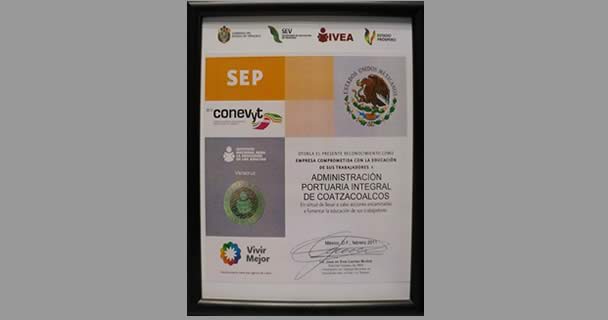 API Coatzacoalcos, recibe reconocimiento Estatal por su  compromiso con la educación continúa