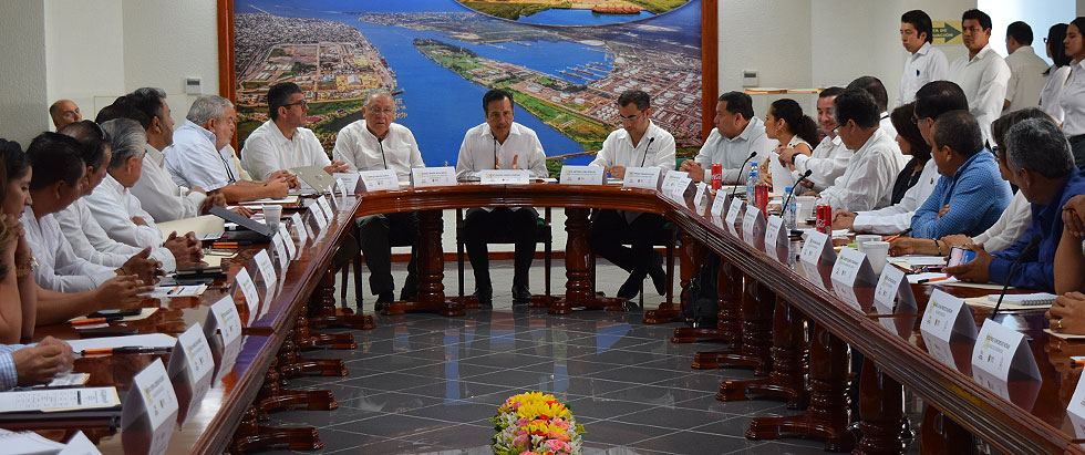 SEn el Puerto Coatzacoalcos se presentó el desarrollo, avances e instrumentación del Istmo de Tehuantepec