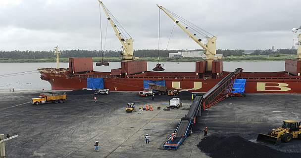 Inicia la exportación de coque del petróleo por el Puerto de Coatzacoalcos