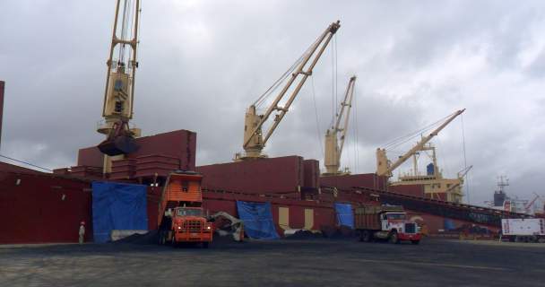Inicia la exportación de coque del petróleo por el Puerto de Coatzacoalcos