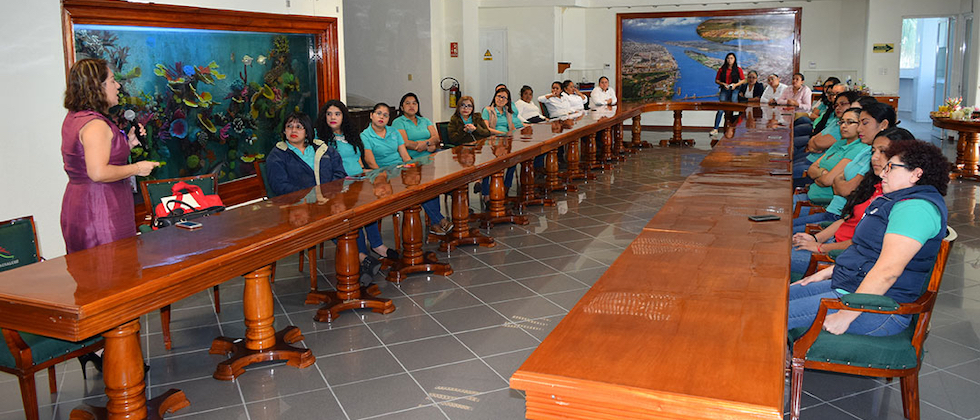 API Coatzacoalcos conmemora a las mujeres en su día