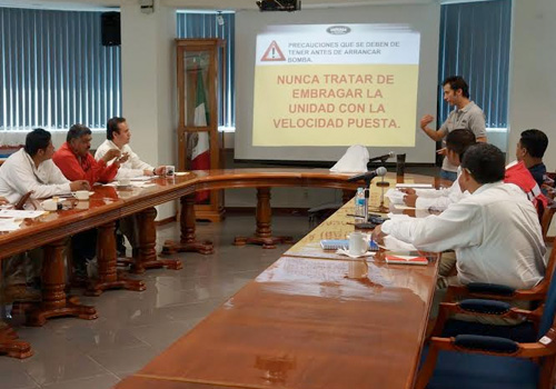 API Coatzacoalcos recibe capacitación en materia de protección civil y portuaria