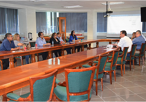 Puerto Coatzacoalcos, realiza mantenimiento a sus áreas ajardinadas